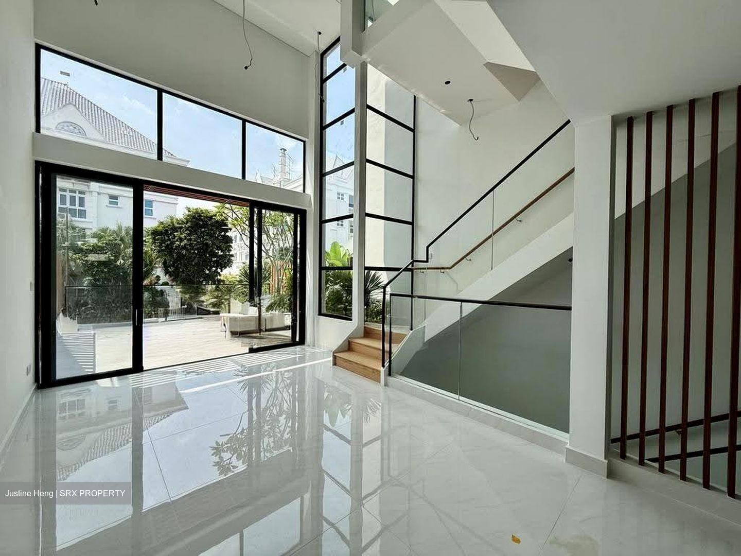 First Street (D15), Terrace #637374041